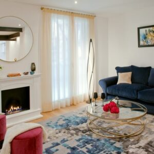 Cozy living room with modern dcor.